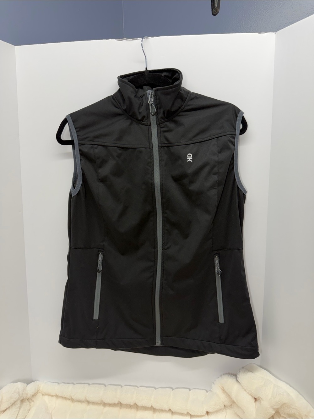 Little Donkey Andy -Women’s M - Black Softshell Sleeveless Vest
